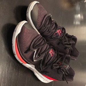 Kyrie 5 breds